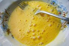 Как приготовить омлет с молоком на сковороде Омлет рецепт простой на молоке на сковороде